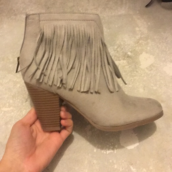 Gray Fringe Soda Heel Booties Sz 7 1/2 - Picture 1 of 8